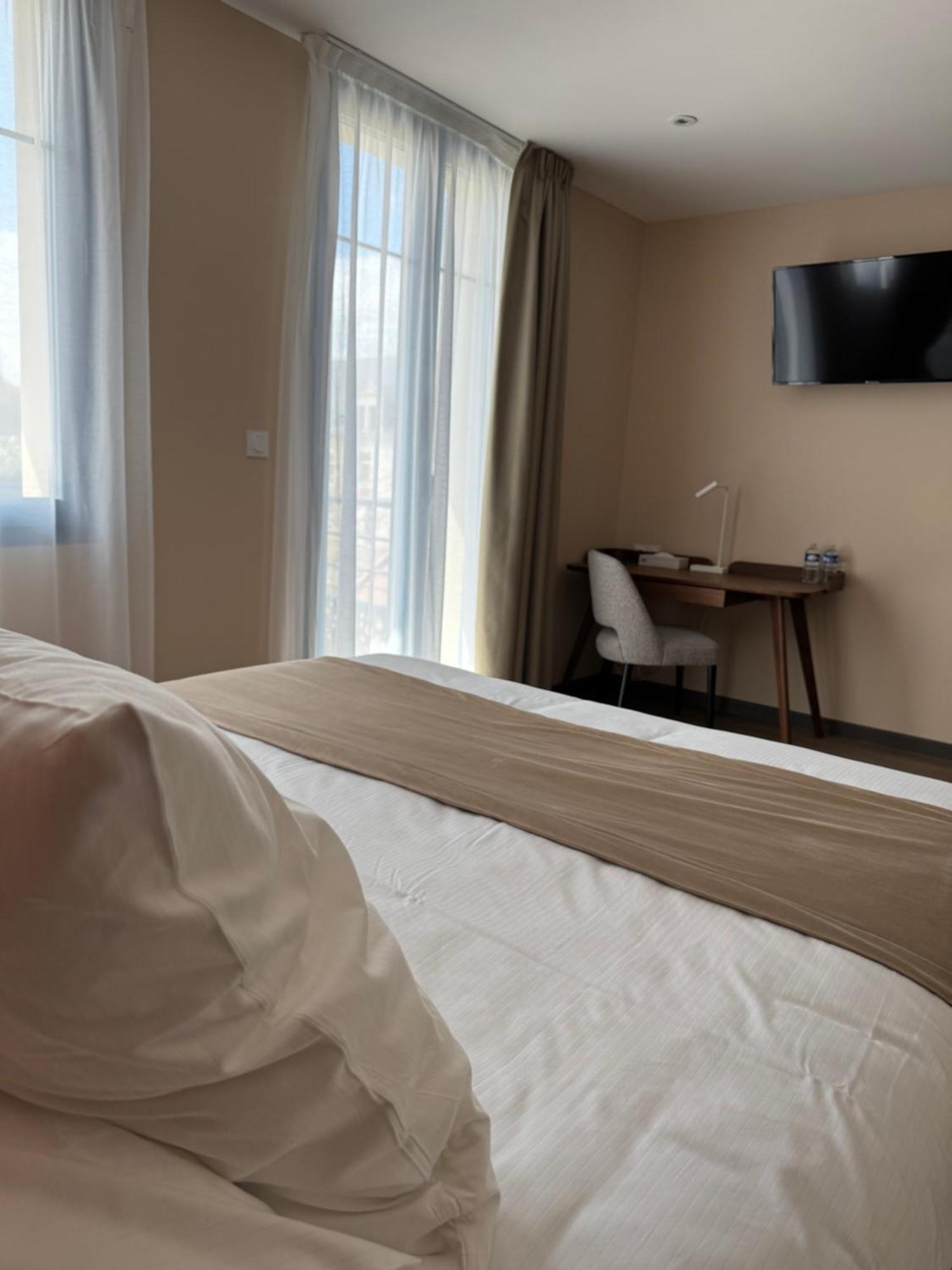 Hotel Du Commerce-restaurant Au Couteau 3*